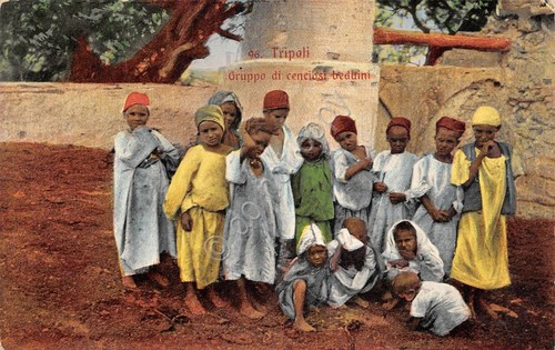 Cartolina Tripoli Guppo di piccoli beduini