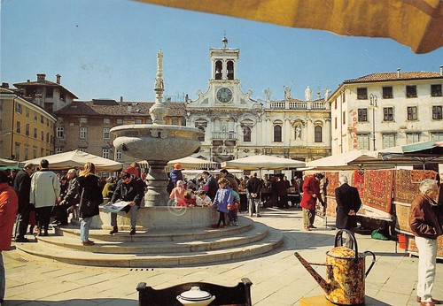 Cartolina Udine Piazza Matteotti animata mercato grinze