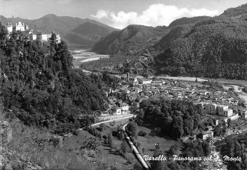 Cartolina Varallo Sesia Panorama con Sacro Monte 1960 timbro Sacro …