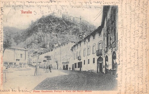 Cartolina Varallo Valsesia Piazza Ferrari animata negozi 1903