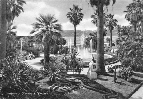 Cartolina Varazze Giardini e fontana anni '50 NVG (Savona)