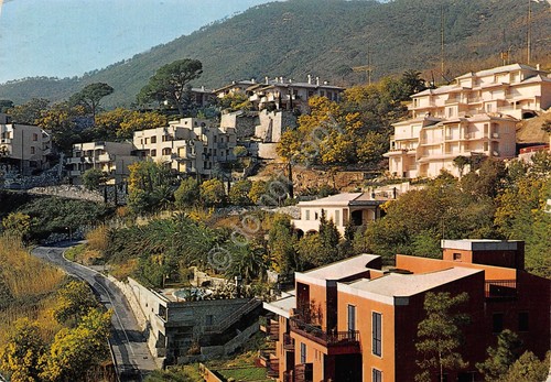 Cartolina Varazze Piani d'Invrea case edifici strada 1976