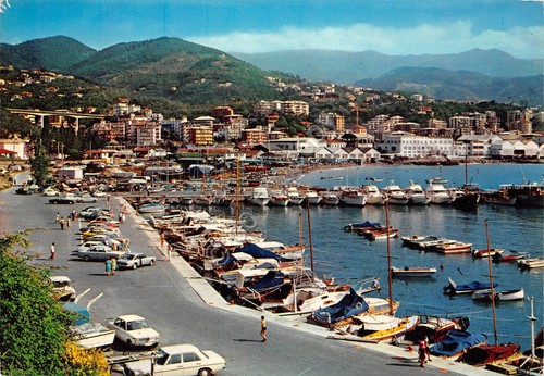 Cartolina Varazze Porticciolo barche auto d'epoca 1975 (Savona)
