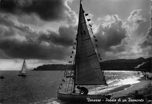 Cartolina Varazze Tramonto barca a vela 1956 (Savona)