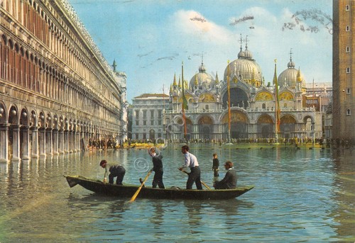 Cartolina Venezia Alta marea in Piazza San Marco 1977
