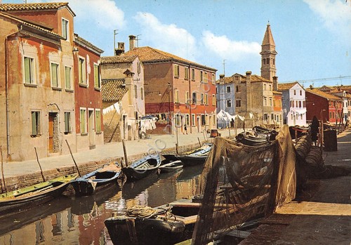 Cartolina Venezia Burano una riva case edifici chiesa anni '70