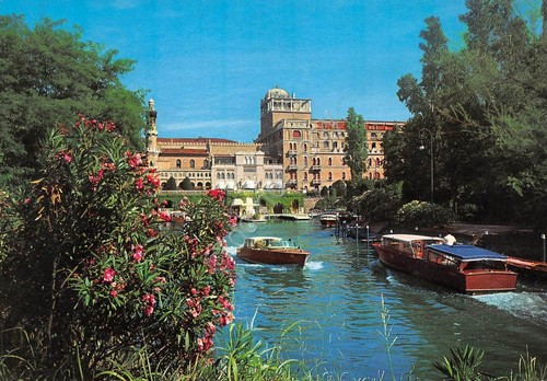 Cartolina Venezia Lido Hotel Excelsior dalla Darsena Motoscafi