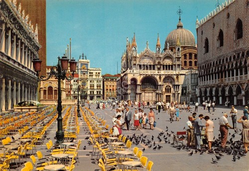 Cartolina Venezia Piazzetta San Marco animata tavolini timbro 1976