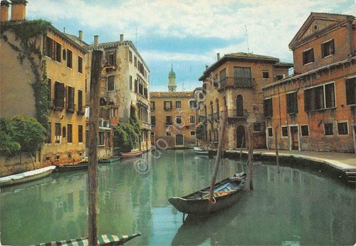 Cartolina Venezia un canale barca anni '70