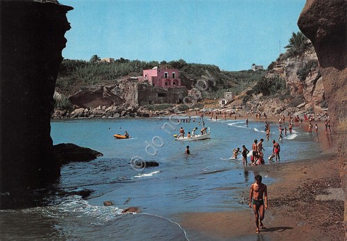 Cartolina Ventotene spiaggia Calanave animata anni ''80