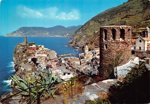 Cartolina Vernazza Panorama e castello 1969 (La Spezia)