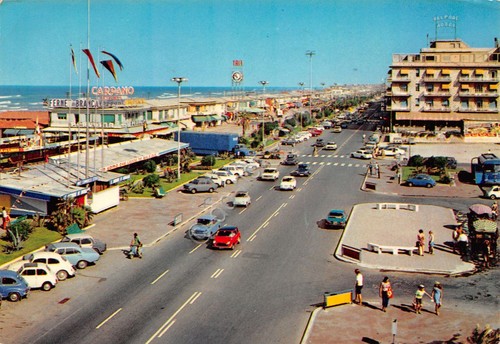 Cartolina Viareggio Viali a mare Alberghi Stabilimenti auto CARPANO anni …
