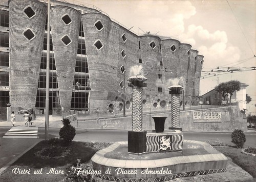 Cartolina Vietri sul mare Fabbrica e scuola ceramica Solimene Piazza …