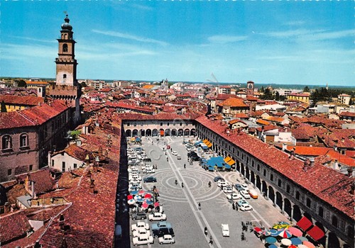 Cartolina Vigevano Piazza Ducale vista dall'alto auto tetti anni '60