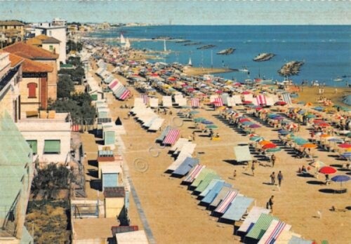 Cartolina Viserba panorama della spiaggia 1965