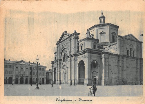 Cartolina Voghera Duomo animata bicicletta1960