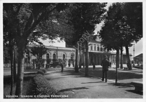 Cartolina Voghera Giardini e Stazione Ferroviaria animata 1938