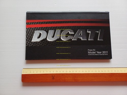 Ducati presentazione modelli 2011 cartella stampa EICMA originale