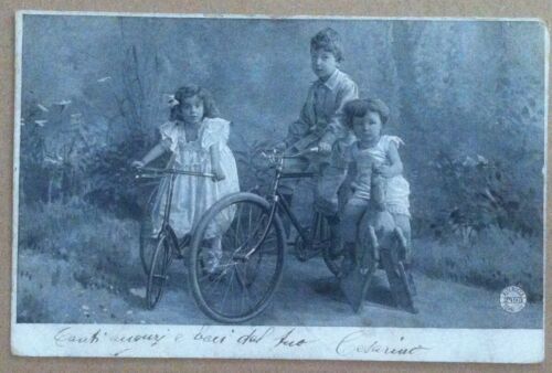 Fotografia - Italia 1906 - Gruppo di ragazzi con biciclette …