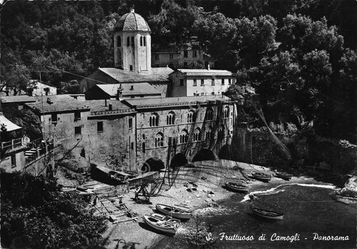 San Fruttuoso di Camogli Panorama spiaggia dall'alto barche 1956