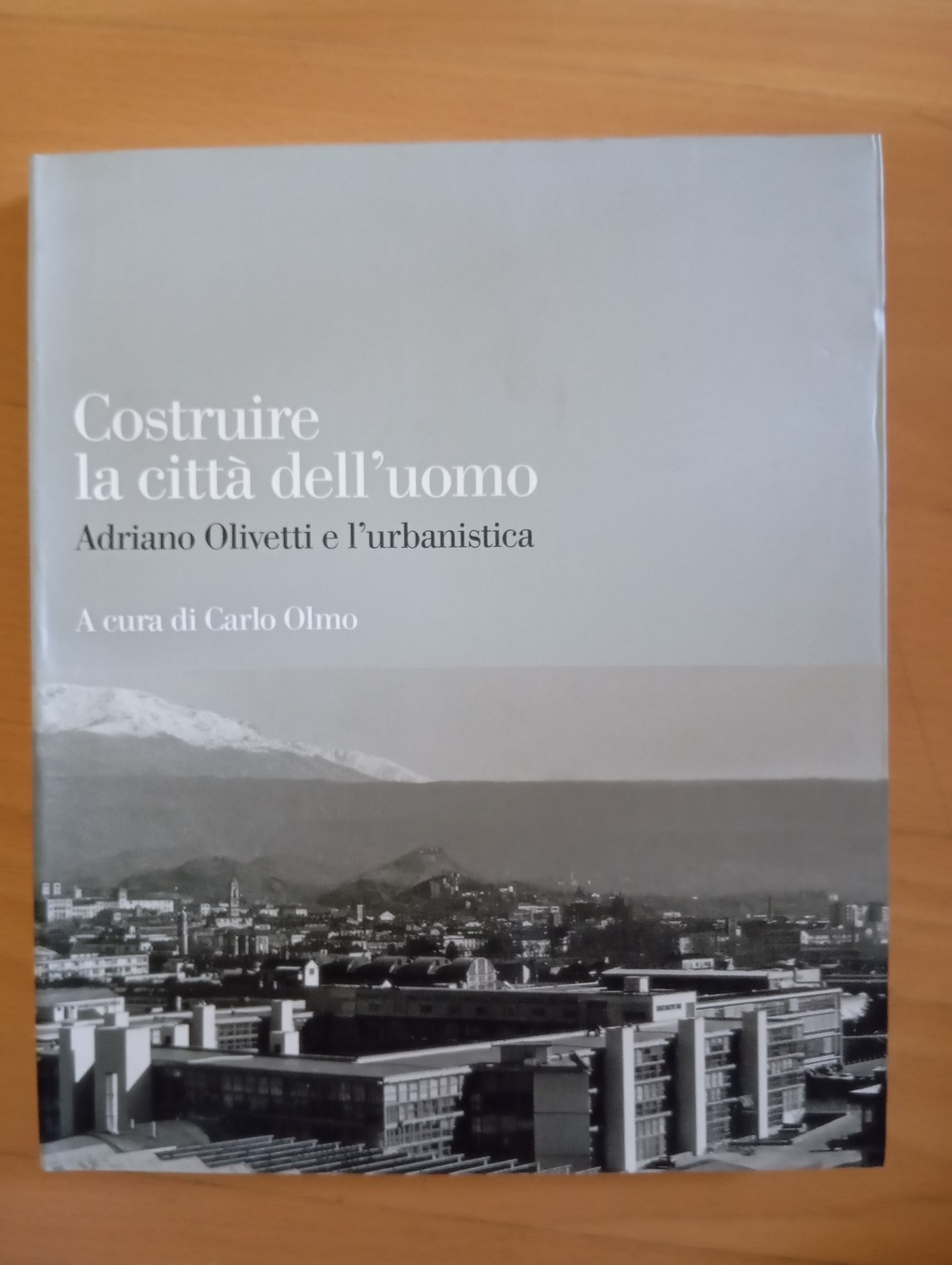 Costruire la città dell'Uomo. Adriano Olivetti e l'urbanistica, 2001