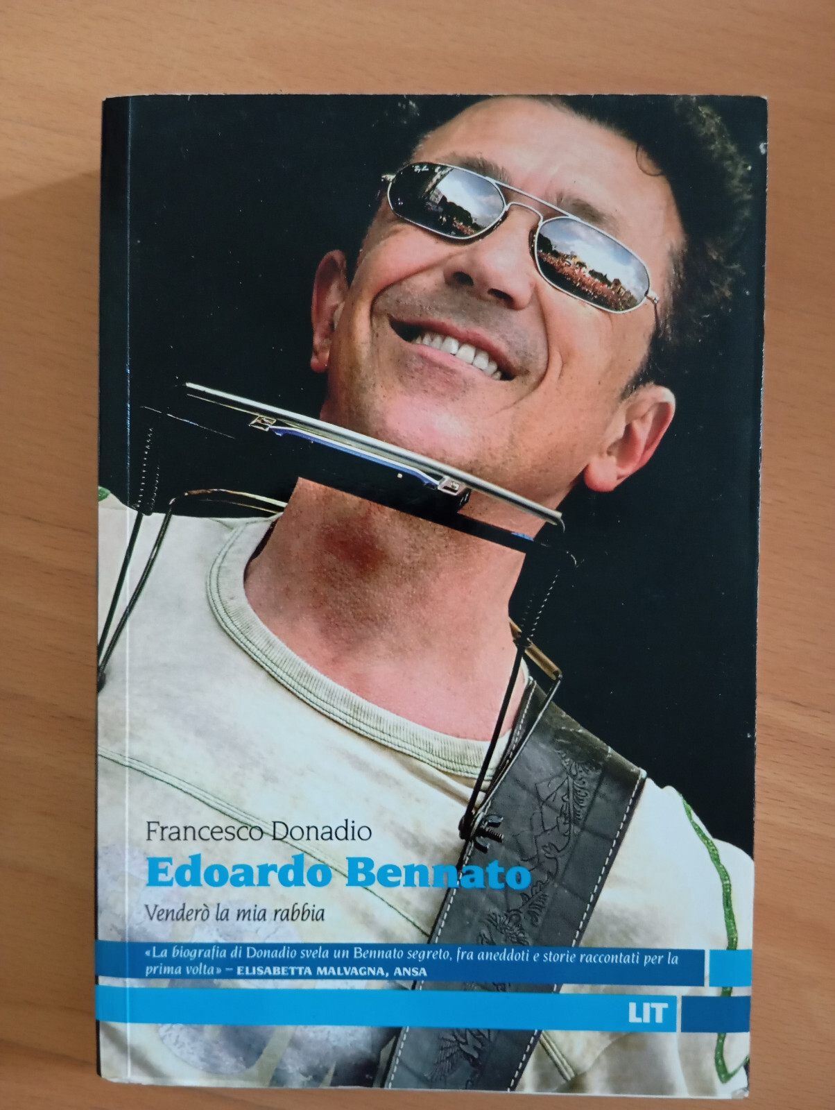 Edoardo Bennato. Venderò la mia rabbia, Francesco Donadio, Arcana, 2011