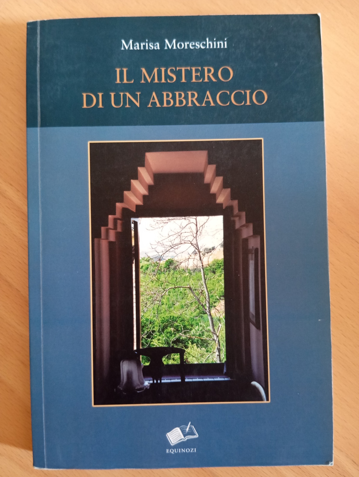 Il mistero di un abbraccio, Marisa Moreschini, Equinozi, 2014