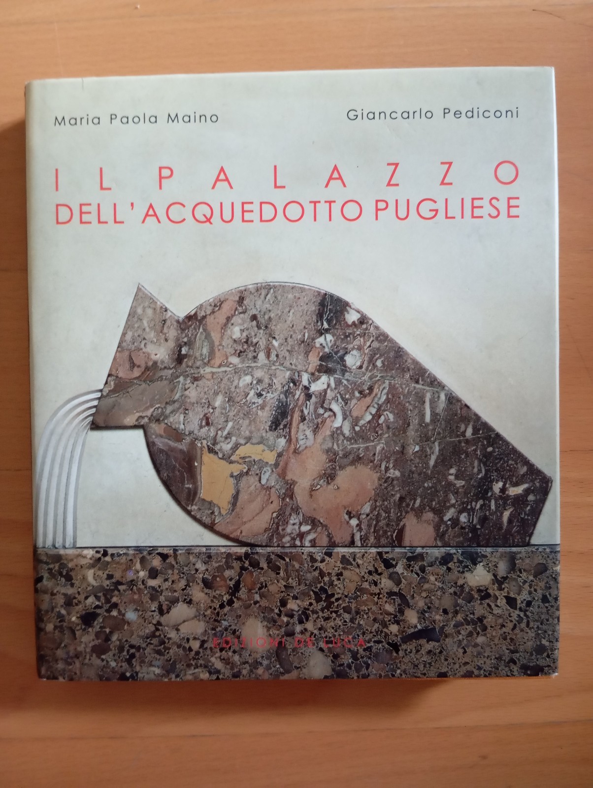 Il palazzo dell'acquedotto pugliese, Maino - Pediconi, De Luca, 2001