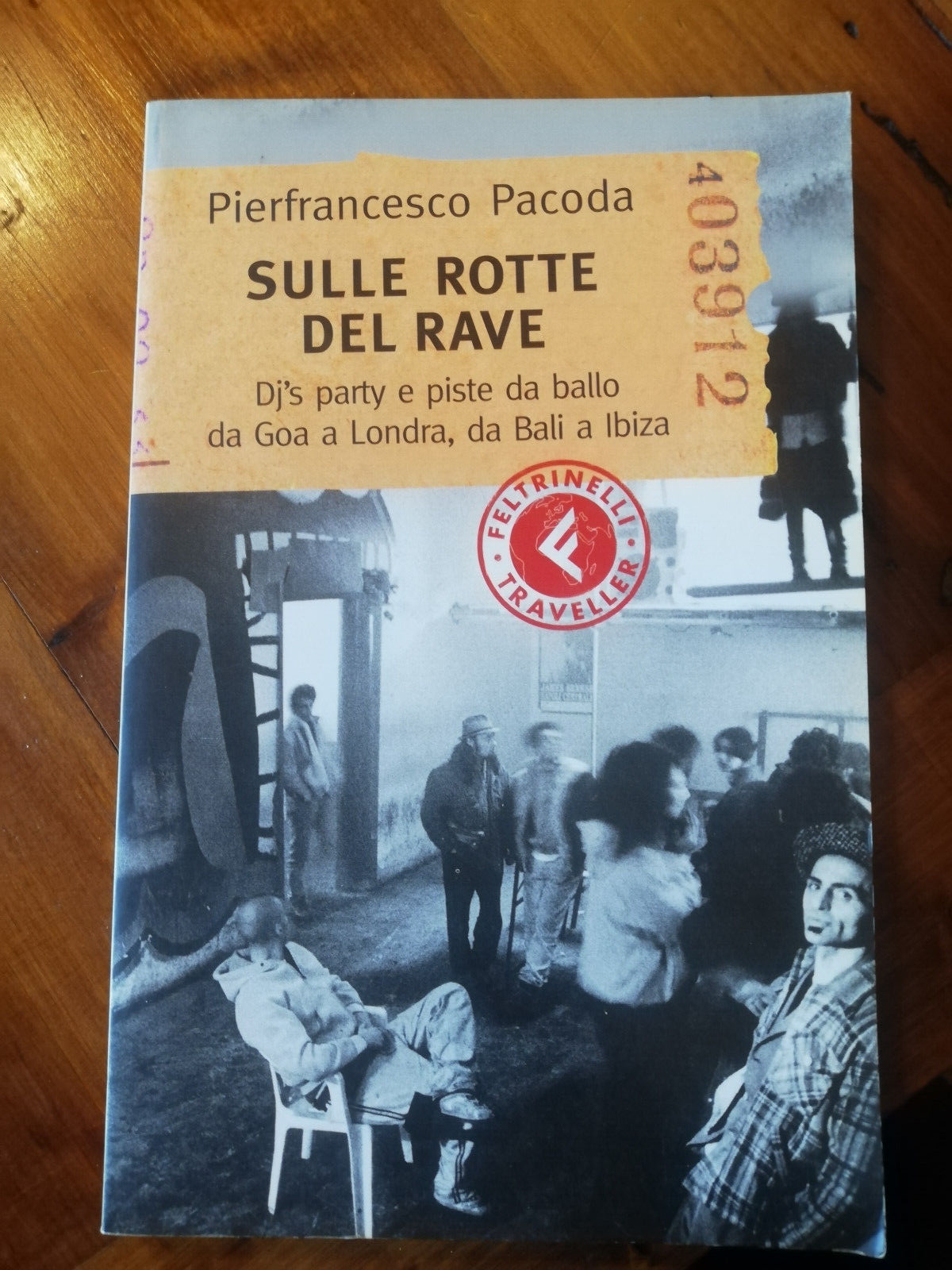 Sulle rotte del rave, Pierfrancesco Pacoda, Feltrinelli, 2002