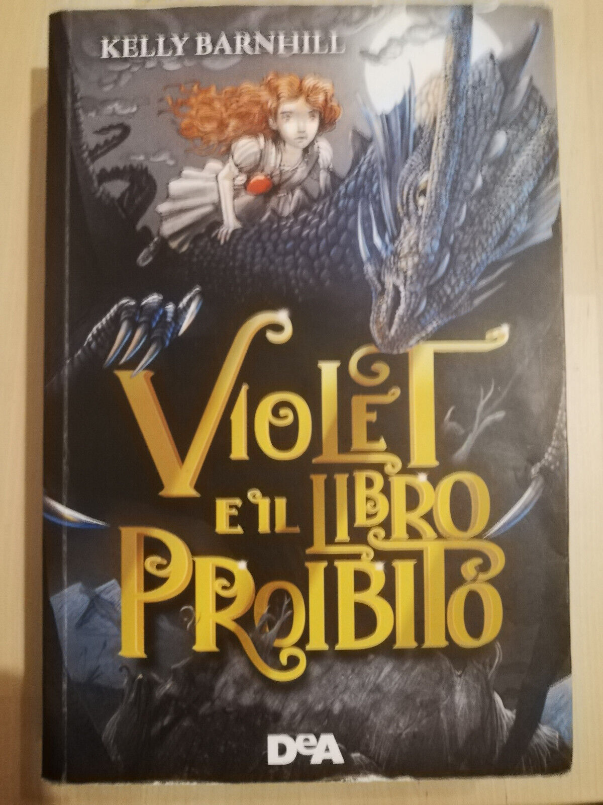 Violet e il libro proibito, Kelly Barnhill, 2022, DEA