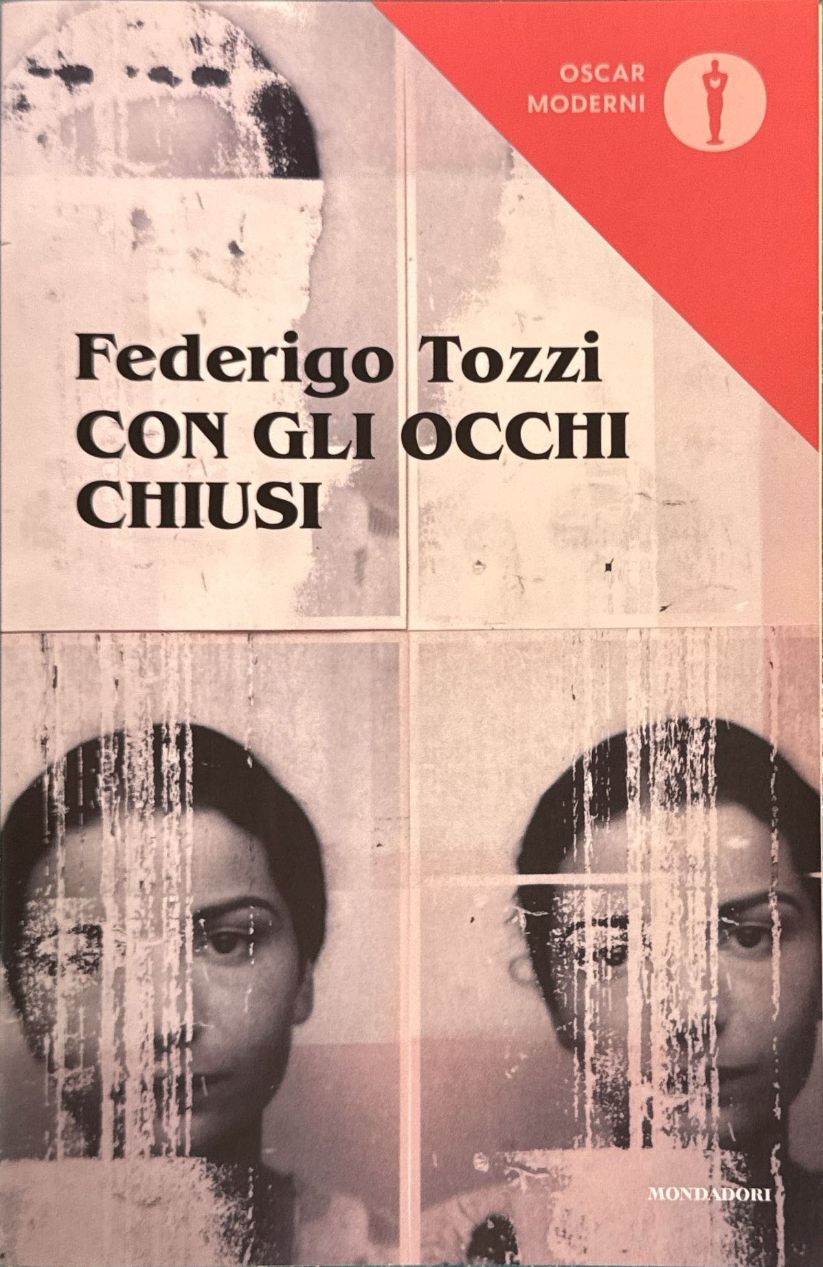 Con gli occhi chiusi