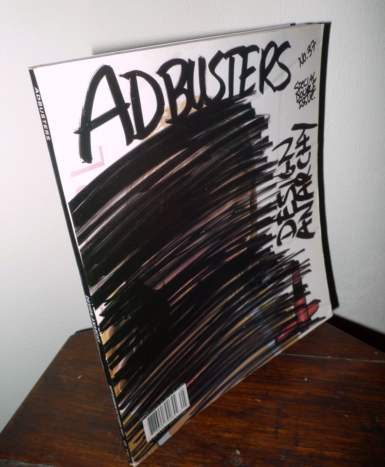 ADBUSTERS Magazine N.37 SEPT/OCT 2001.DESIGN ANARCHY[anti-consumismo,grafica