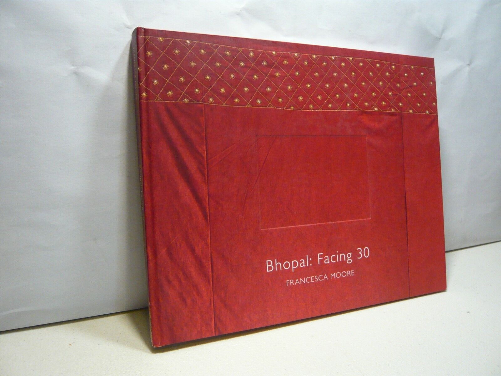 Francesca Moore, BHOPAL: FACING 30,2014[catalogo della mostra