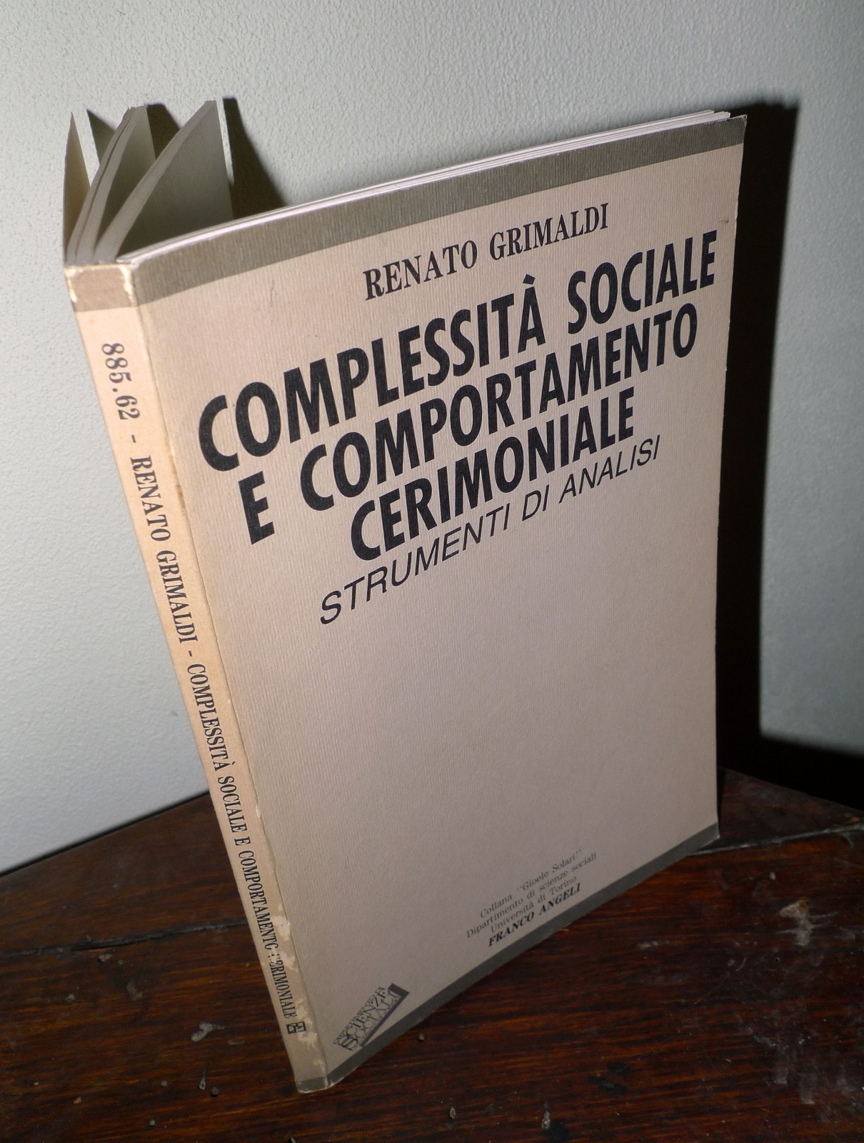 Grimaldi,COMPLESSITÀ SOCIALE E COMPORTAMENTO CERIMONIALE,1987[festa,folclore