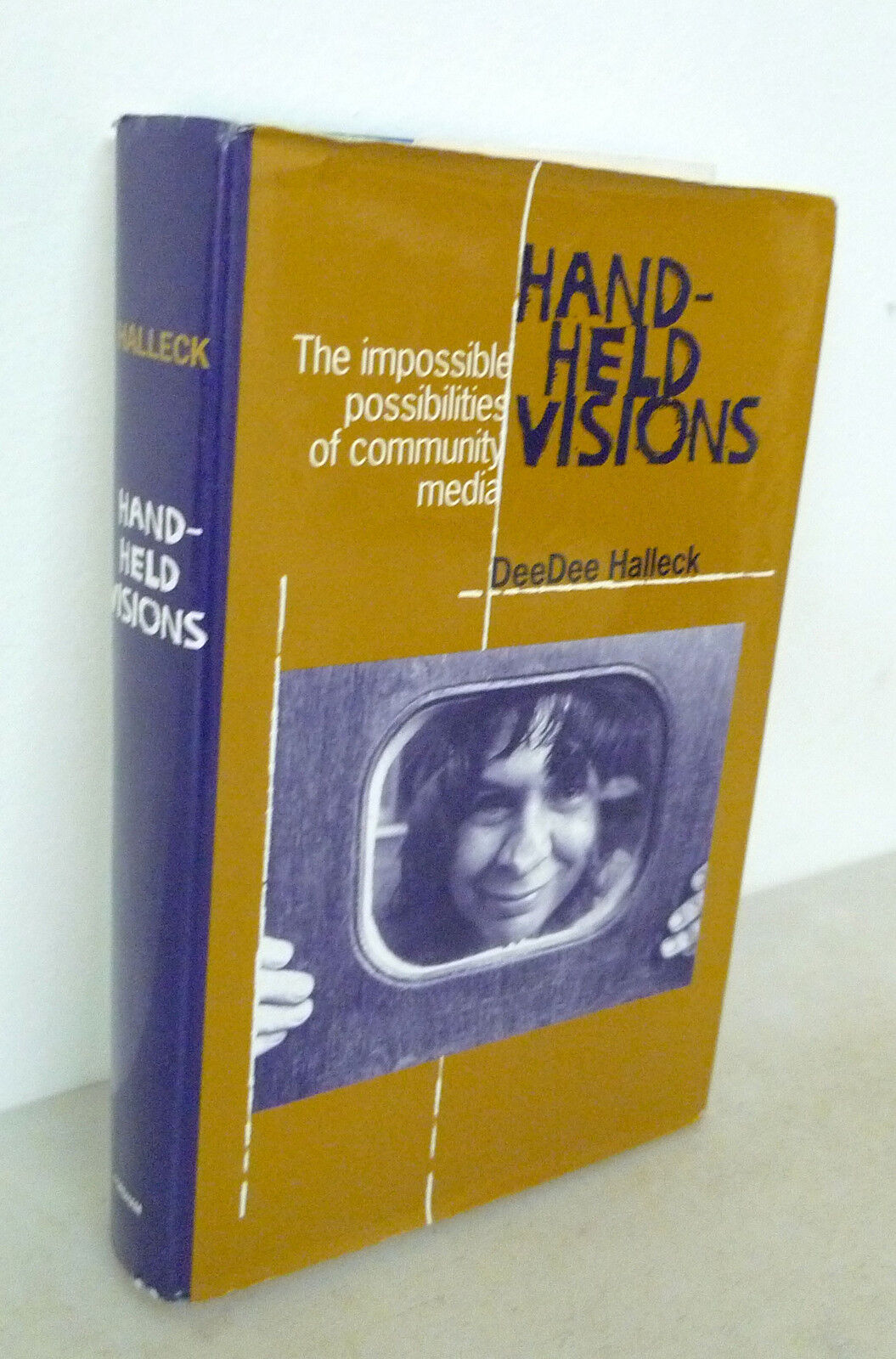 Halleck,HAND-HELD VISIONS.2012 Fordham[comunicazioni,Community Media