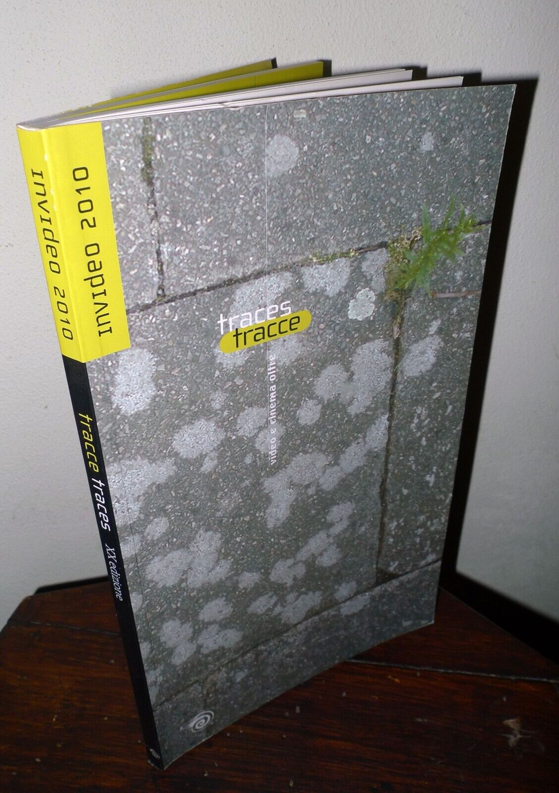 INVIDEO 2010.TRACCE/TRACES.EXHIBITION OF VIDEO AND CINEMA BEYOND[catalogo mostra