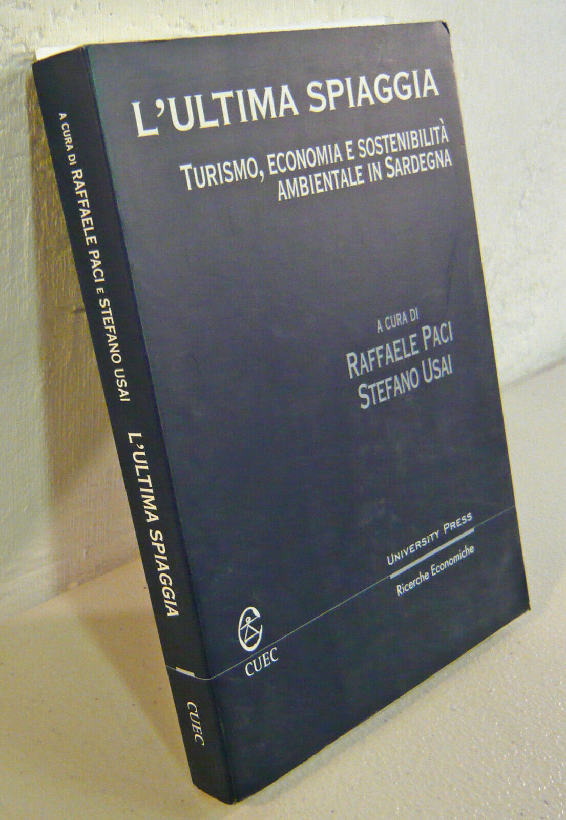 L’ULTIMA SPIAGGIA.Turismo,economia e sostenibilità ambientale in Sardegna,2002