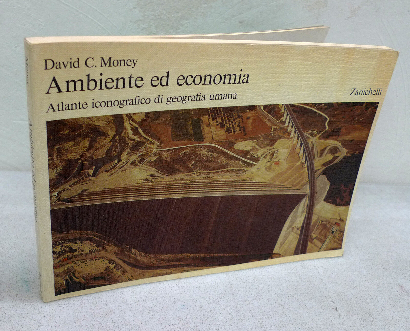 Money,AMBIENTE ED ECONOMIA,Zanichelli'83[ATLANTE ICONOGRAFICO DI GEOGRAFIA UMANA