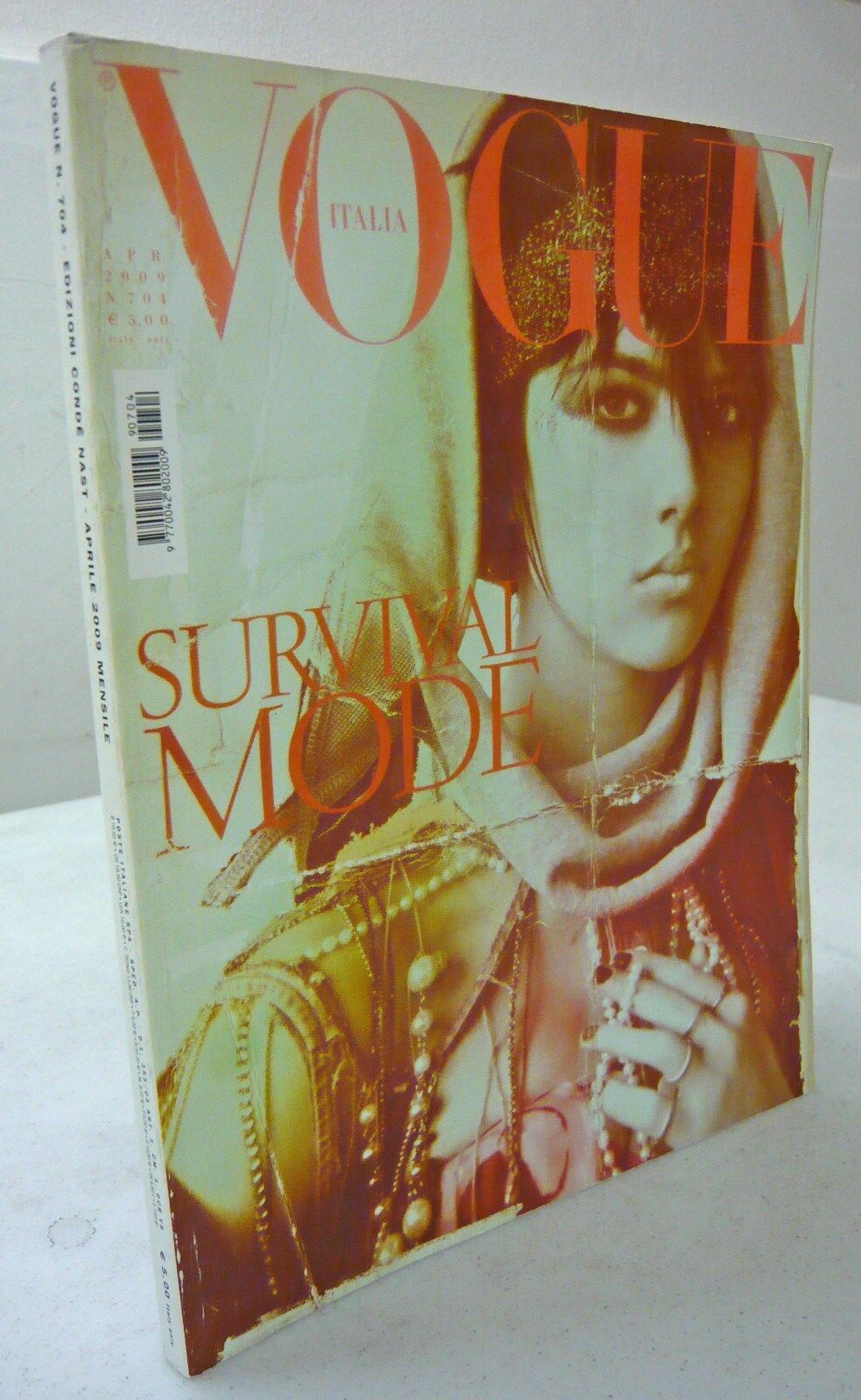 Rivista VOGUE ITALIA n.704 aprile 2009.SURVIVAL MODE.Condè Nast[fotografia