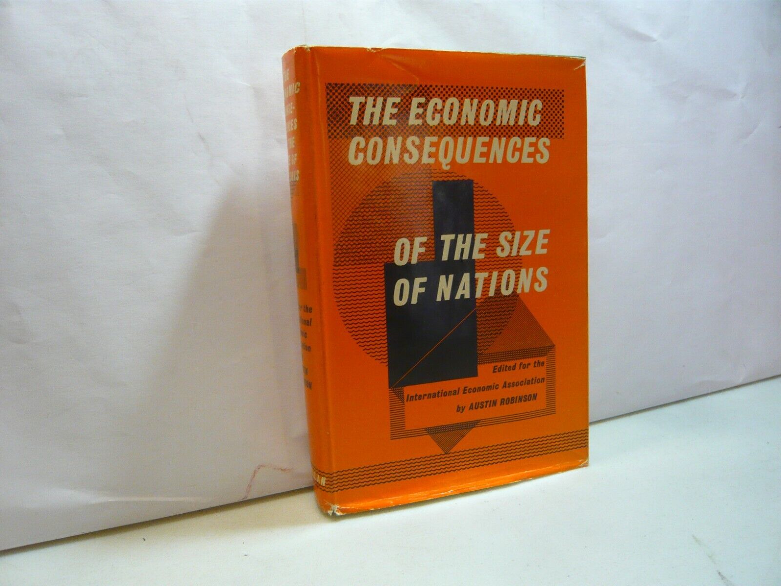 Robinson,THE ECONOMIC CONSEQUENCES OF THE SIZE OF NATIONS,London 1960