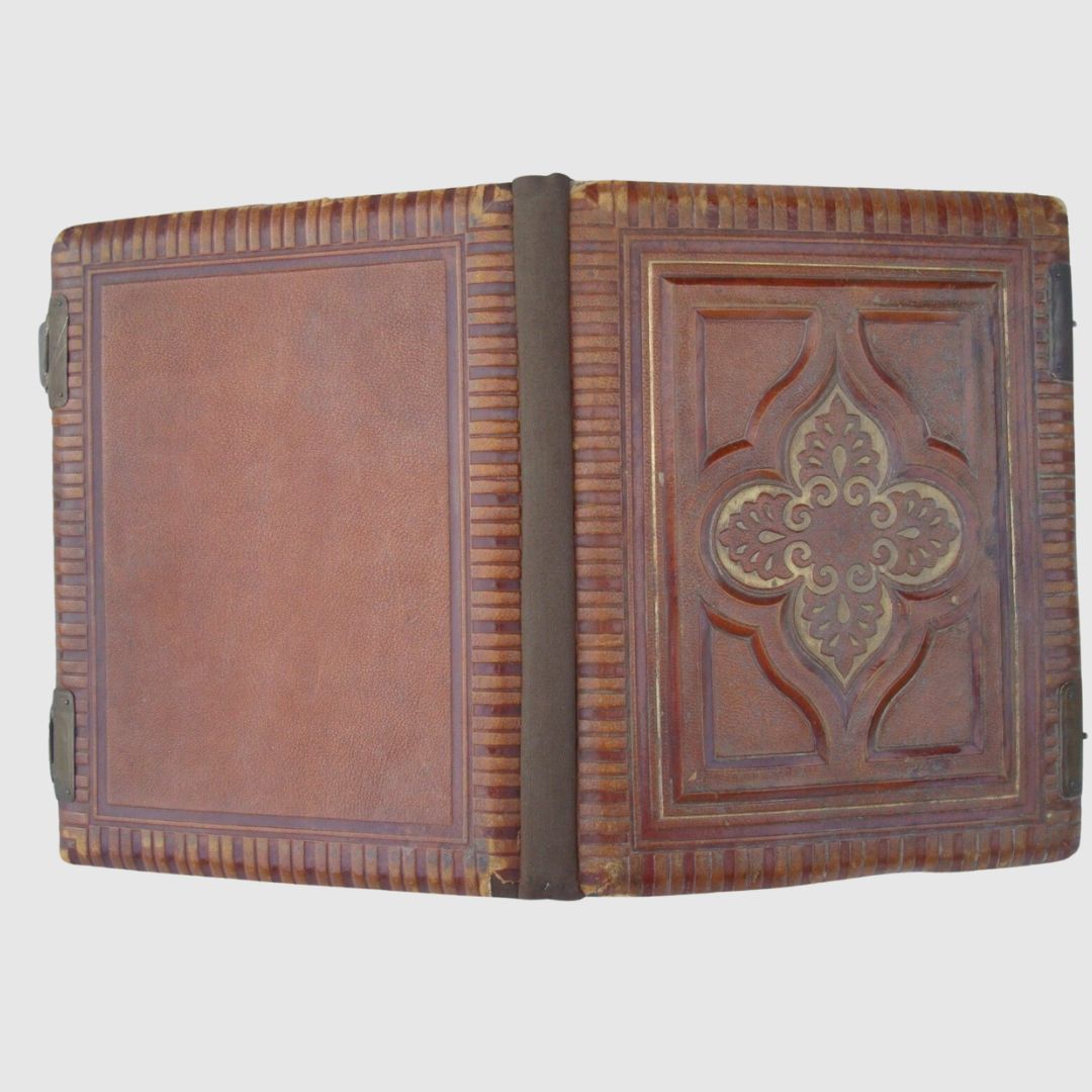 Album 29 foto all’albumina formato cdv (1870 ca.), cm 21×23.