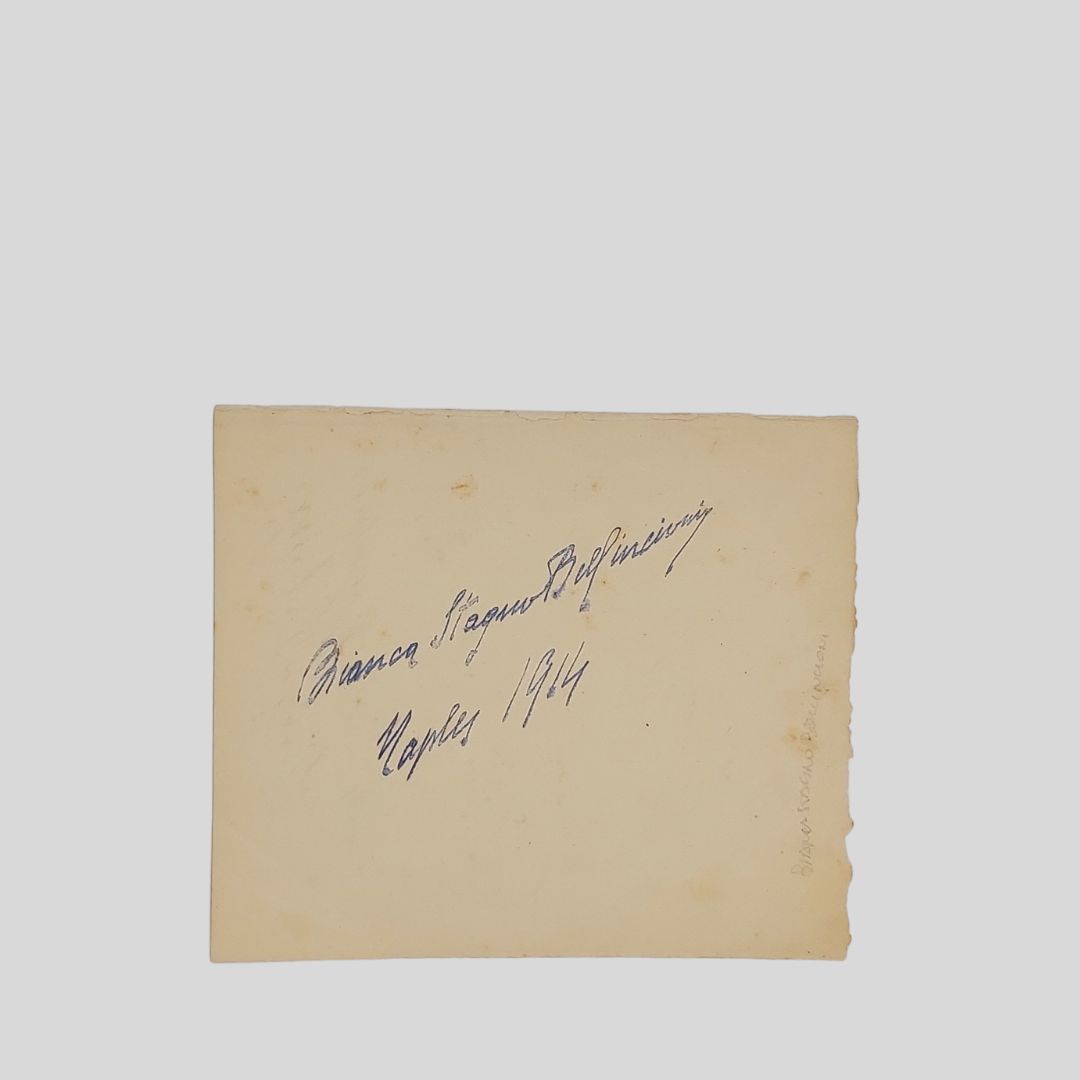 Autografo su frammento di pagina multifirma (mm 177×152) di “liber …