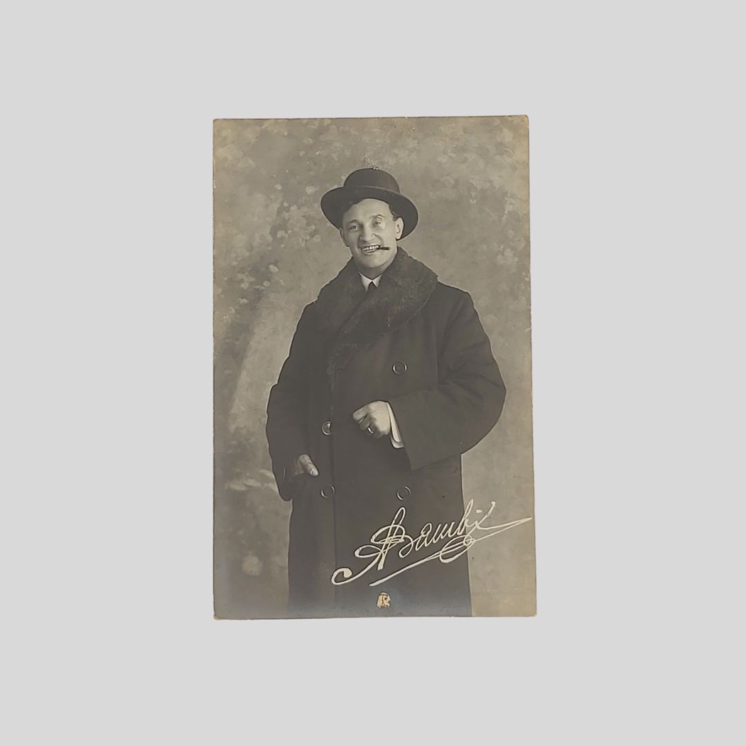 BAMBI Alfredo con cappello e monocolo.