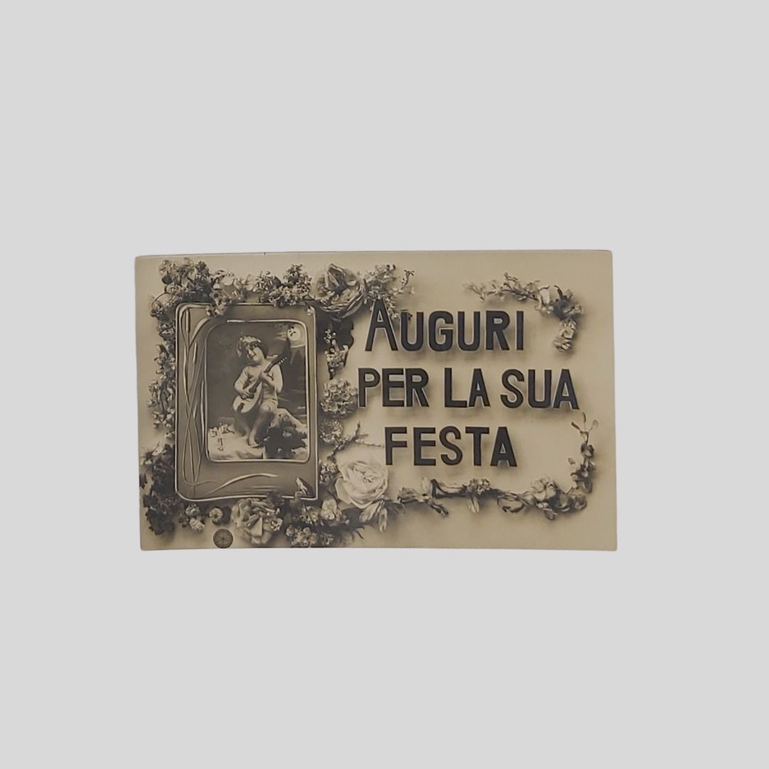 Bambino con mandolino. Auguri per la sua festa.