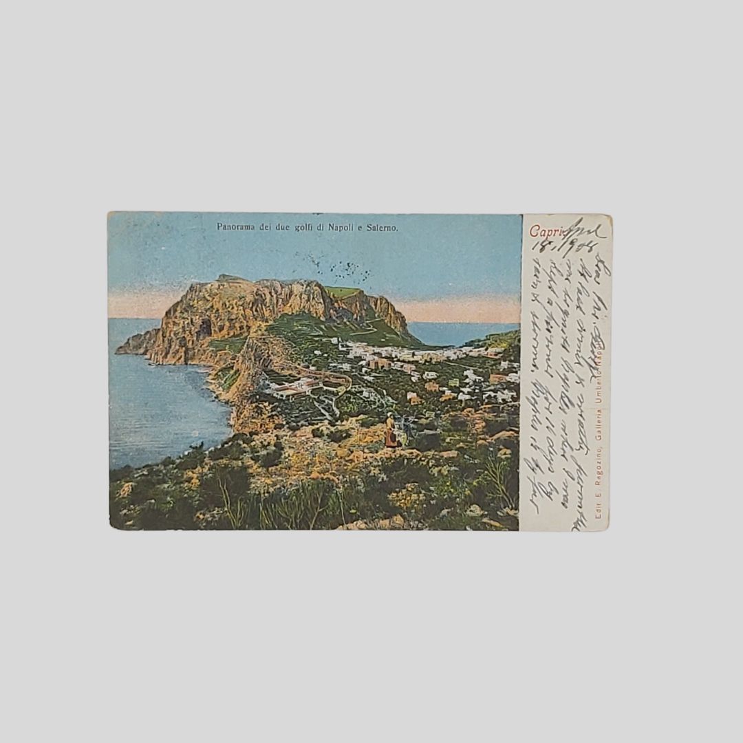 Capri. Panorama dei due golfi di Napoli e Salerno.