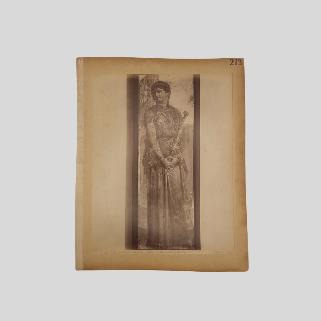 Medea. Napoli Museo Nazionale. Edizioni Brogi.