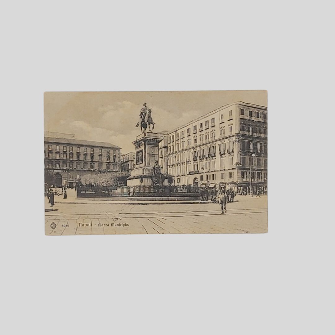 Napoli. Piazza Municipio.