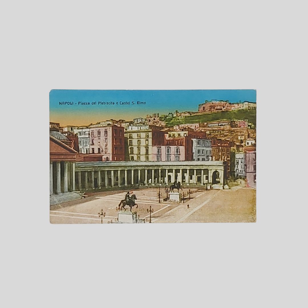 Napoli. Piazza Plebiscito e Castel S. Elmo.