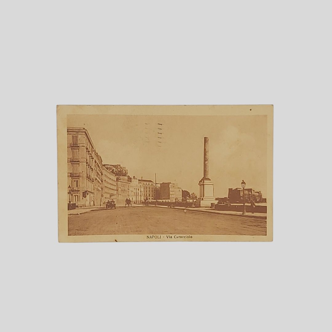 Napoli. Via Caracciolo.