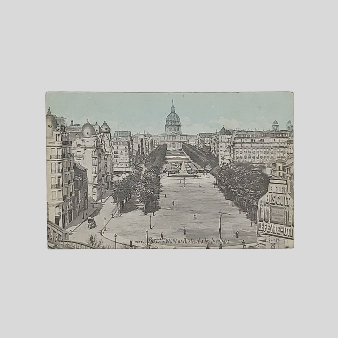 Paris. Avenue de Breteuil & les Invalides.